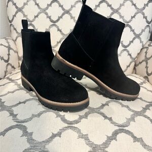 Black Chelsea Lug Boots - Women Size 7.5